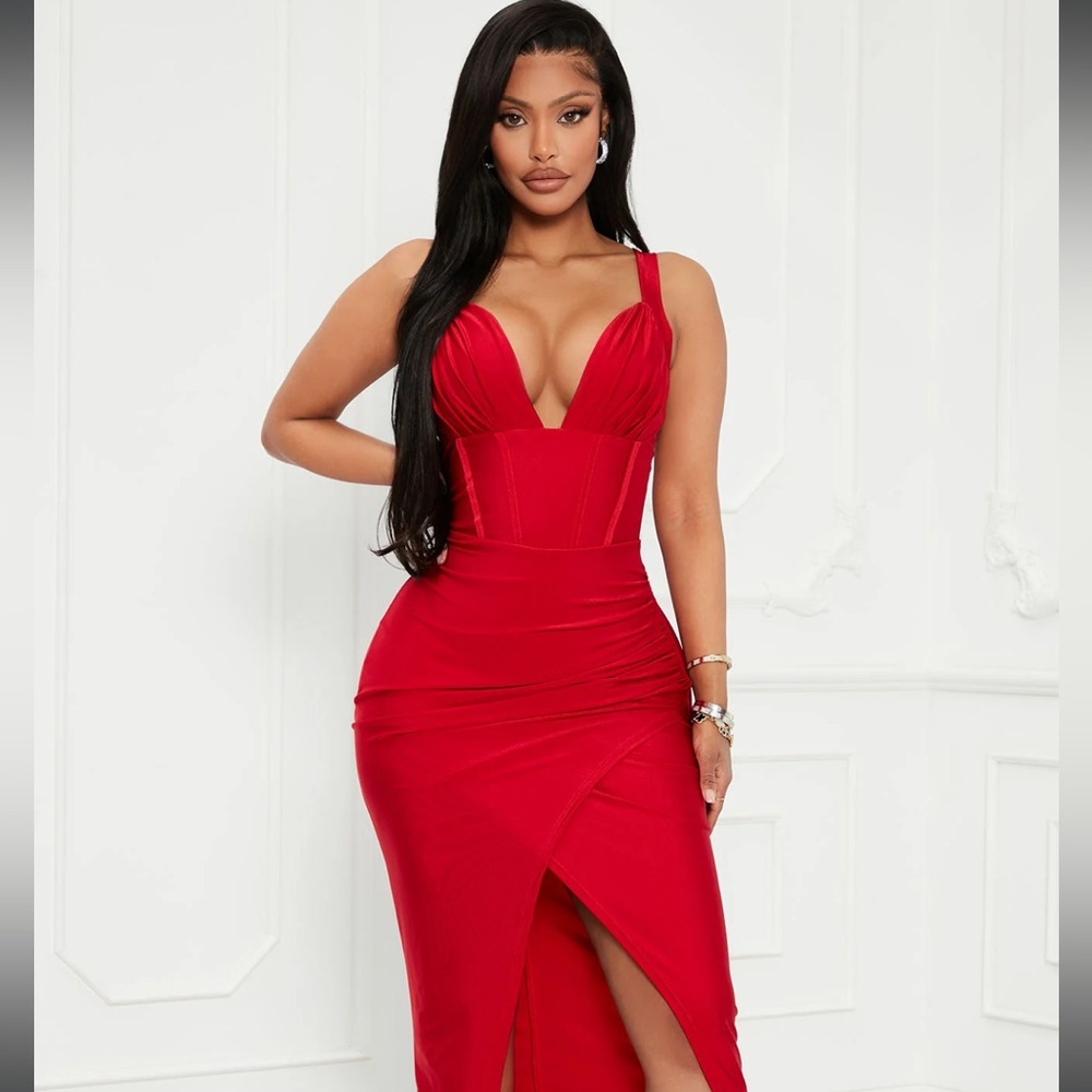 NWT Fashion Nova On scene maxi dress